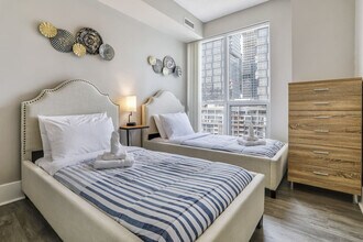 300 Front St W, Unit SI ID1471496P in Toronto, ON - Building Photo - Building Photo