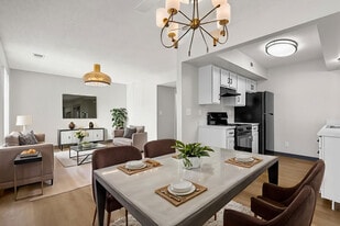 Country Hill in Cedar Rapids, IA - Building Photo