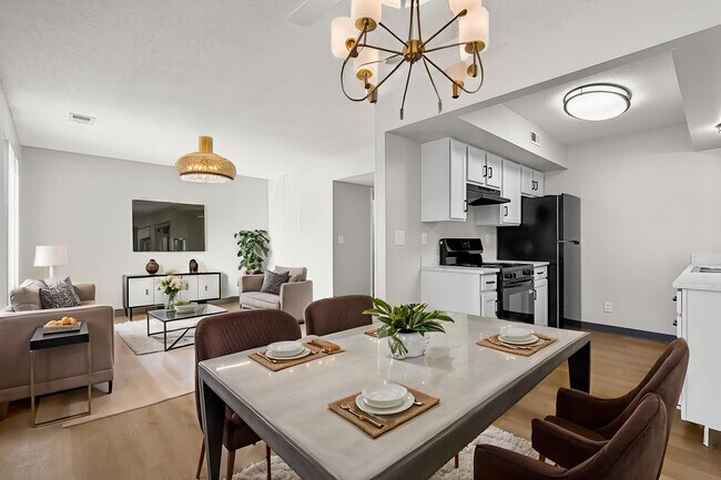 Country Hill in Cedar Rapids, IA - Building Photo - Building Photo