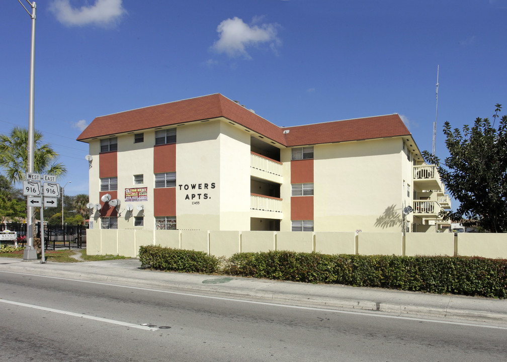 Tower King Apartments in North Miami, FL - Building Photo