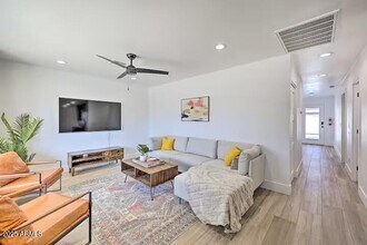 310 E Papago Dr in Tempe, AZ - Building Photo - Building Photo