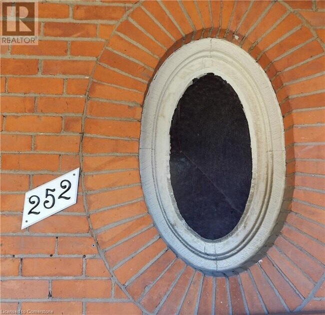 252 Homewood Ave in Hamilton, ON - Building Photo - Building Photo