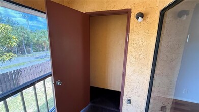 5987 Forest Hill Blvd in West Palm Beach, FL - Building Photo - Building Photo