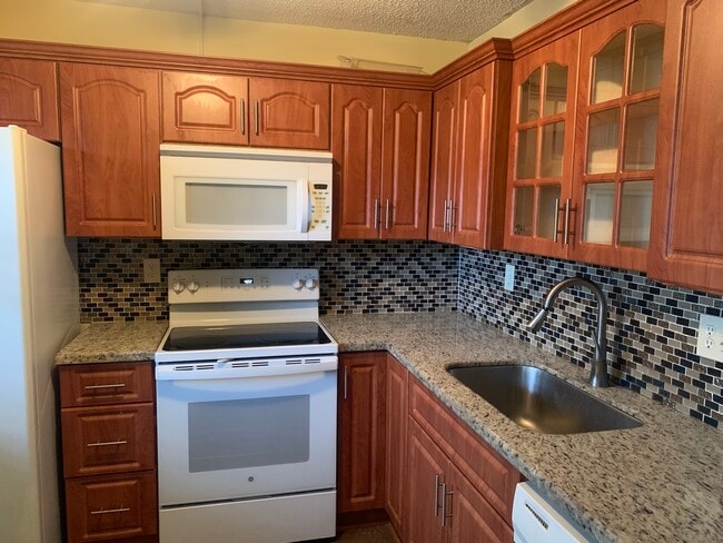 property at 1810 N Lauderdale Ave