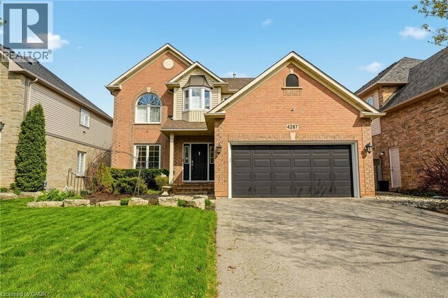 4287 Chasewood Ct in Burlington, ON - Building Photo - Building Photo