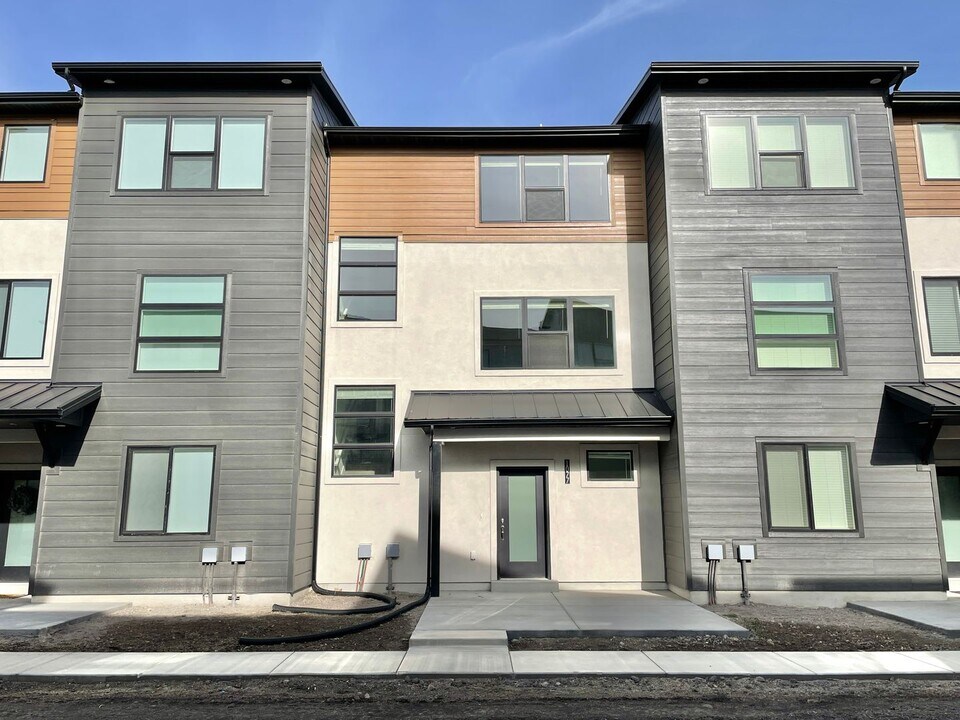 1077 W 520 S in American Fork, UT - Building Photo