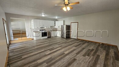 1617 Center Point Rd NE in Cedar Rapids, IA - Building Photo - Building Photo