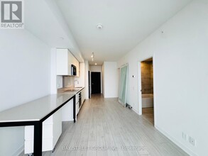 39 Mary St in Barrie, ON - Building Photo - Building Photo