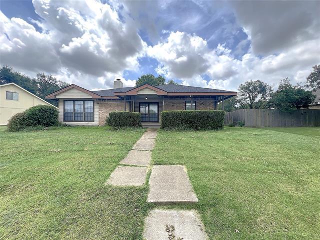 404 Lincoln Dr in Plano, TX - Building Photo