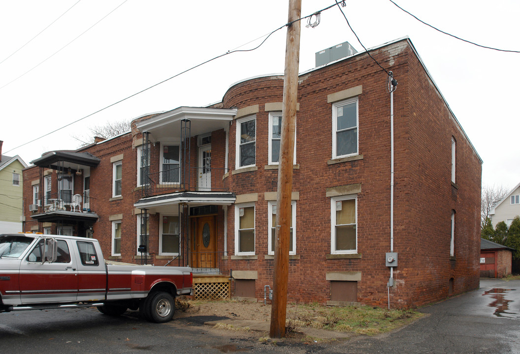 4 Faille Ave in Holyoke, MA - Foto de edificio