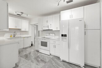 5260 SW 5th Ter in Coral Gables, FL - Foto de edificio - Building Photo