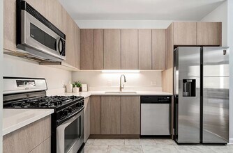 550 W Surf St in Chicago, IL - Building Photo - Building Photo