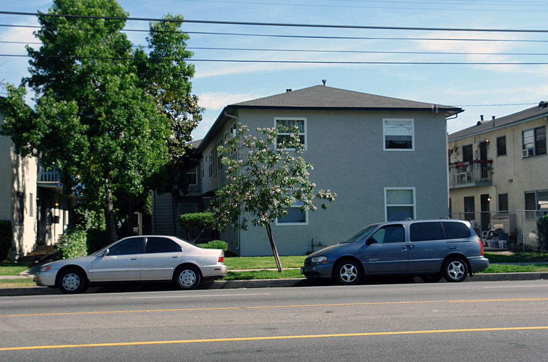 12237 Vanowen St in North Hollywood, CA - Building Photo