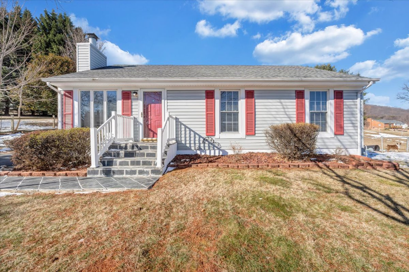 518 Hillview Dr in Roanoke, VA - Building Photo