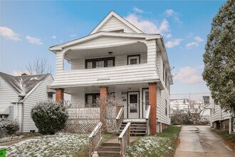 4913 E 85th St in Garfield Heights, OH - Foto de edificio - Building Photo
