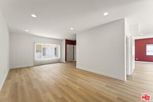 12375 Osborne Pl in Los Angeles, CA - Building Photo