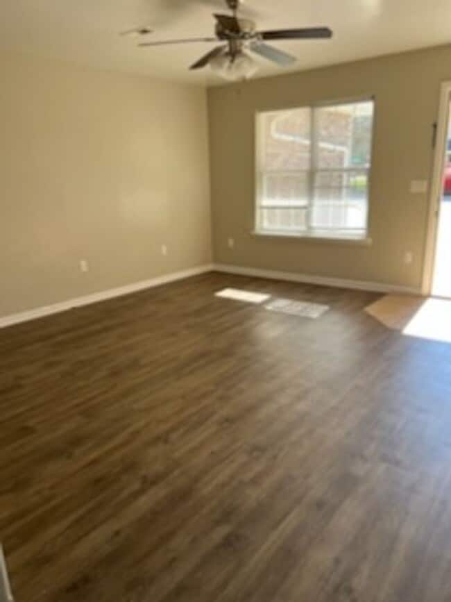 16298 Holy Cross Ln in St. Robert, MO - Building Photo - Building Photo