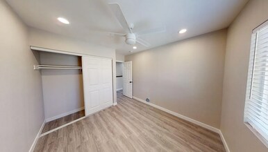 5354-5356 E Falls View Dr in San Diego, CA - Building Photo - Building Photo