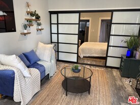 5915 Lexington Ave in Los Angeles, CA - Building Photo