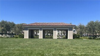 110 Sunnyside in Irvine, CA - Building Photo