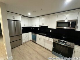 6 Moreland St, Unit A in Boston, MA - Building Photo