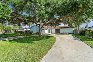 4193 Hyacinth Cir N in Palm Beach Gardens, FL - Building Photo