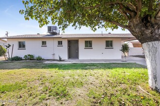 3251 E Hillery Dr in Phoenix, AZ - Building Photo - Building Photo