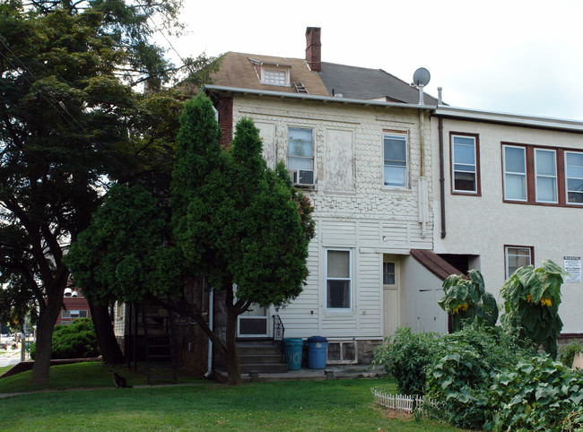 1003 W Main St in Norristown, PA - Foto de edificio - Building Photo