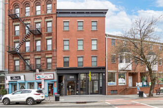 255 Newark Ave in Jersey City, NJ - Building Photo - Building Photo