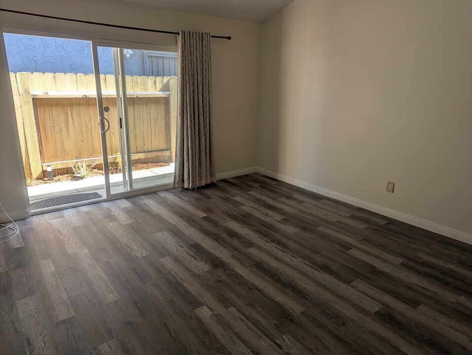 1015 Canal St, Unit 1015-B in Oxnard, CA - Building Photo