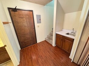4268 Beverly Glen Blvd, Unit 1 in Sherman Oaks, CA - Building Photo - Building Photo