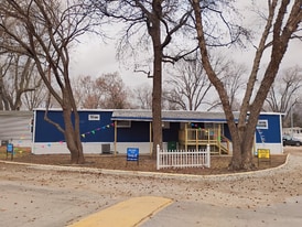 152 Rainbow Dr in Belton, MO - Building Photo