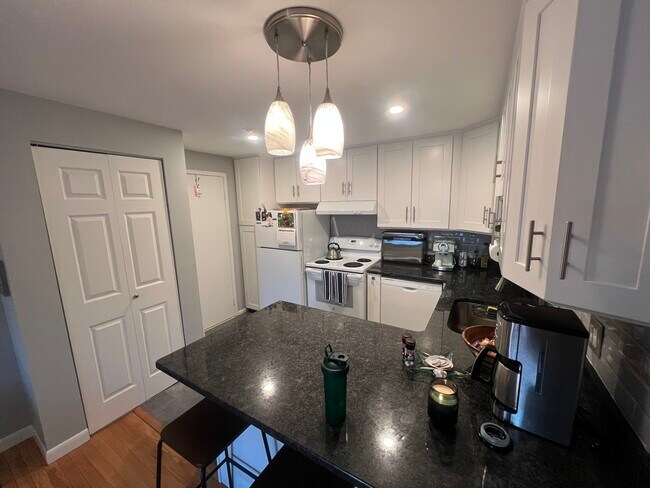 99 Cluff Crossing Rd, Unit B8 in Salem, NH - Building Photo - Building Photo