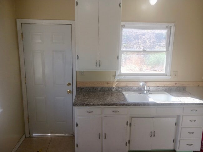 516 E Fredricks St, Unit B