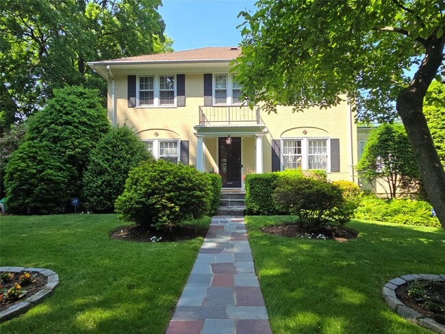 property at 89 Park Dr