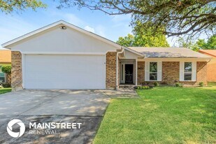 6637 N Park Dr in Watauga, TX - Building Photo