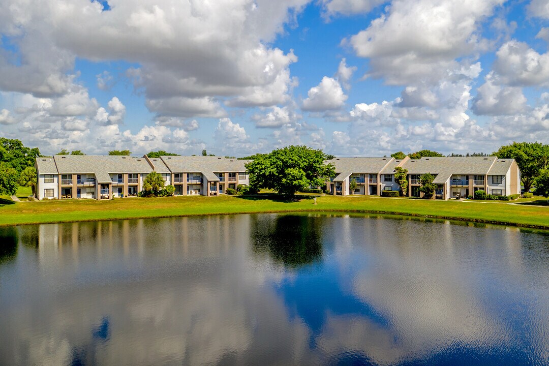 Clipper Cove in Boynton Beach, FL - Foto de edificio