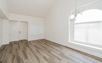 1840 N Bruce St in North Las Vegas, NV - Building Photo - Building Photo