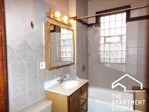 1458 W Catalpa Ave in Chicago, IL - Building Photo - Building Photo