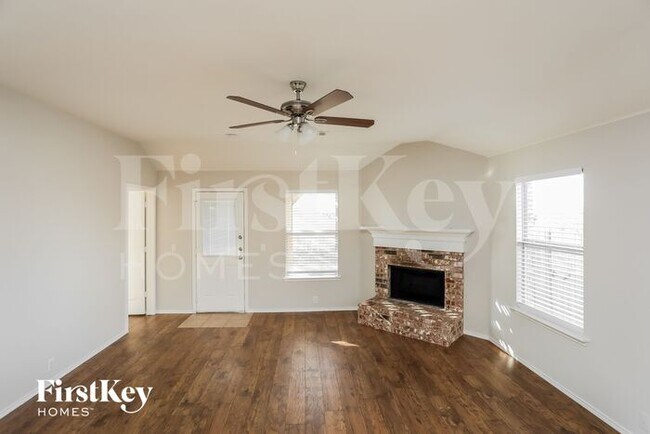 316 Meagan St in Waxahachie, TX - Building Photo - Building Photo