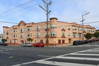 Crocker Amazon Senior Apartments in San Francisco, CA - Foto de edificio - Building Photo