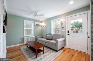 2444 S Oakland St in Arlington, VA - Building Photo