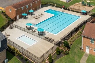 Meadowbrook Apartments in Meadowbrook, VA - Building Photo - Building Photo