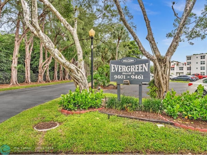 9491 Evergreen Pl in Davie, FL - Foto de edificio