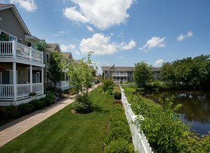 Fairfield On The Lake in Bay Shore, NY - Building Photo - Building Photo