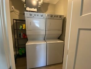 1801 Hallen Ave in Nanaimo, BC - Building Photo - Building Photo