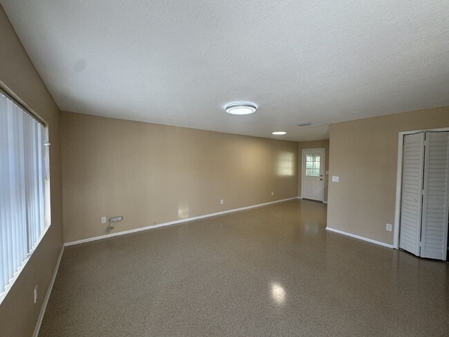 5222 Bogdonoff Dr in Seffner, FL - Building Photo - Building Photo