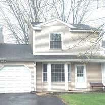 617 Yale Ln in Island Lake, IL - Building Photo