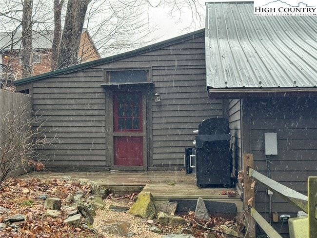 property at 10882 NC-105