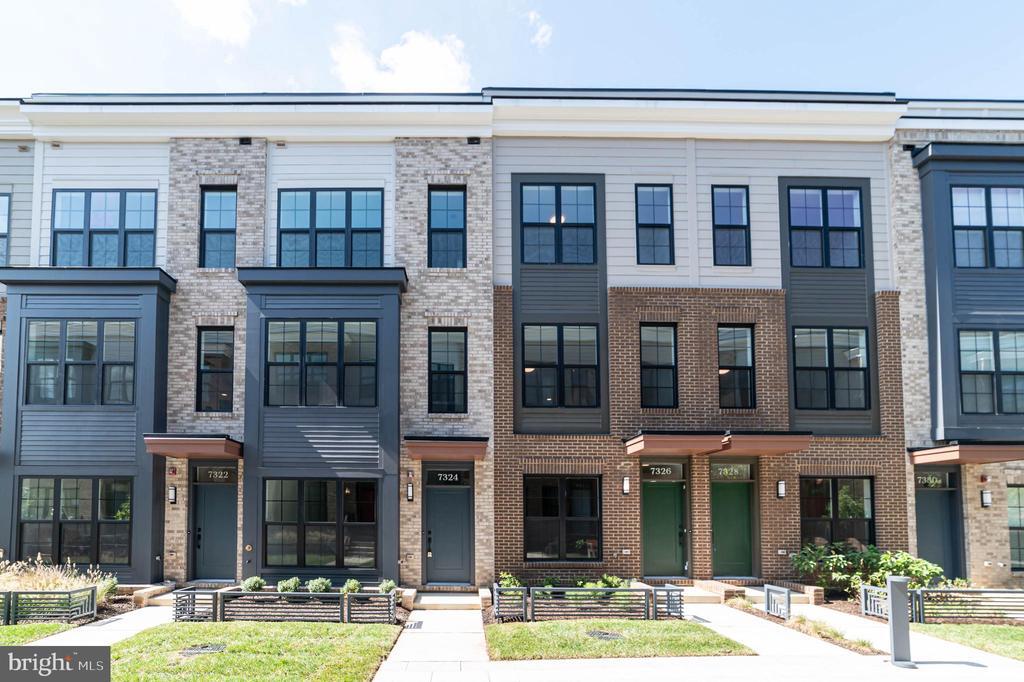 7324 Blade Dr in Falls Church, VA - Building Photo